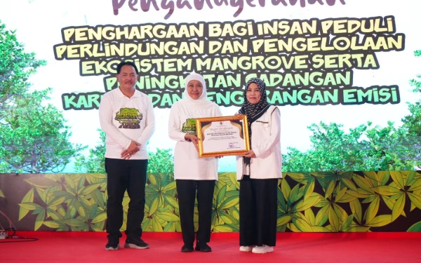 Thumbnail Berita - Ikut Lindungi dan Kelola Lingkungan, Rektor UIN Malang Dapat Penghargaan Gubernur Jatim