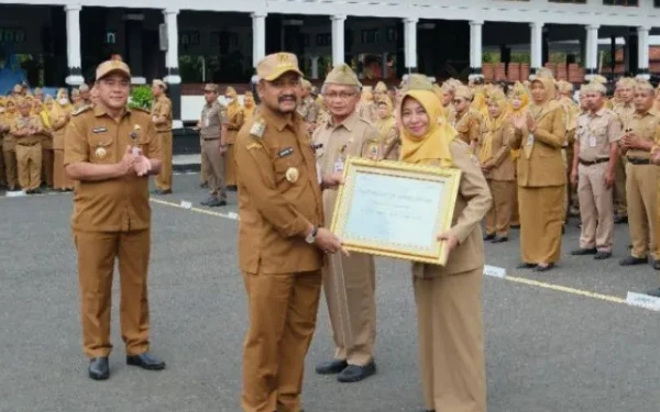 Pemalang Raih Dua Penghargaan Bergengsi, Bupati Anom Tekankan Pentingnya Kerja Kolaboratif