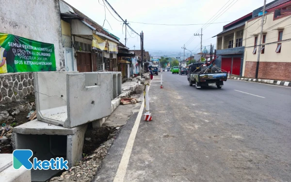 Thumbnail Berita - ‎Pengerjaan Pedestarian di Kota Batu Dikebut, Target Akhir November Rampung