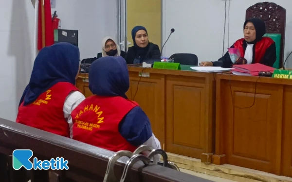 Thumbnail Berita - Ribut Saat Antre Pasar Murah, Ibu dan Anak di Palembang Dituntut 2 Bulan Penjara