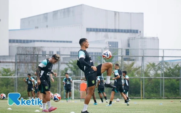Thumbnail Berita - Jelang Lawan Persik, Eduardo Perez Beberkan Kondisi Terkini Pemain Persebaya