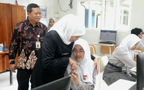 Thumbnail Berita - Dont Worry! Gubernur Khofifah Tegaskan TKA Tak Pengaruhi Kelulusan Siswa SMA