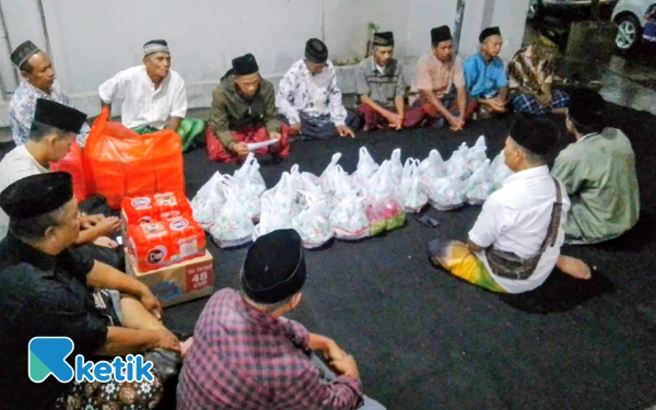 Thumbnail Berita - Warga Tulungagung Kirim Doa untuk Korban Bus Harapan Jaya, Desak Tindakan Tegas