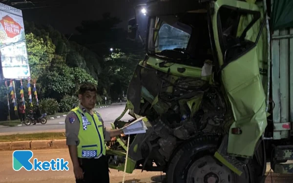 Detik-Detik Truk Hino Tabrakan Beruntun di Palembang, Satu Pengendara Motor Tewas Mengenaskan