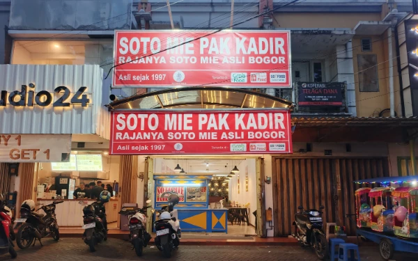 Thumbnail Berita - Kuliner Legendaris! Soto Mie Pak Kadir Khas Bogor Buka Cabang Pertama di Kota Malang