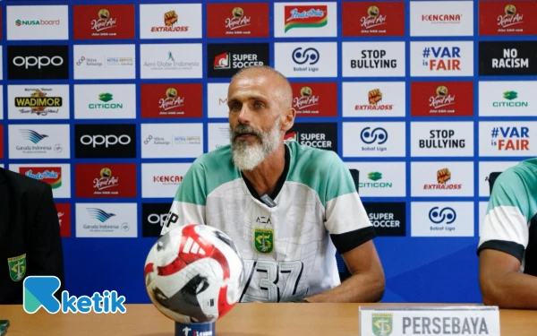 Thumbnail Berita - Jelang Jamu Arema FC, Pelatih Persebaya Eduardo Perez Bertekad Raih Poin Penuh di Kandang