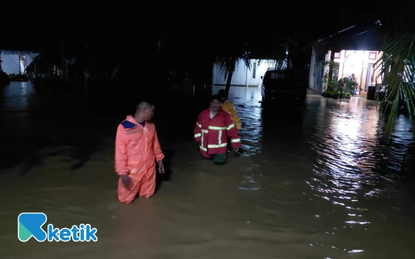 Plt Kalak BPBK Abdya Tinjau Lokasi Banjir di Lhung Tarok, Warga Diminta Tetap Waspada