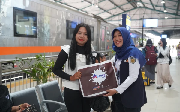 Thumbnail Berita - KAI Daop 7 Madiun Semarakkan Peringatan Hari Pahlawan dengan Sapa Pelangggan