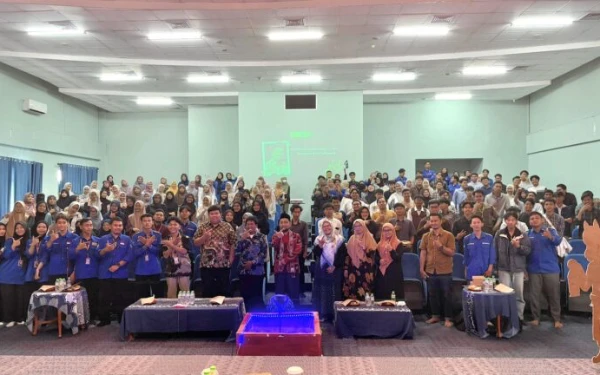 Thumbnail Berita - Generasi Muda dan Intelektual Spiritual, Habiburrahman El Shirazy Berbagi Inspirasi di UIN Malang