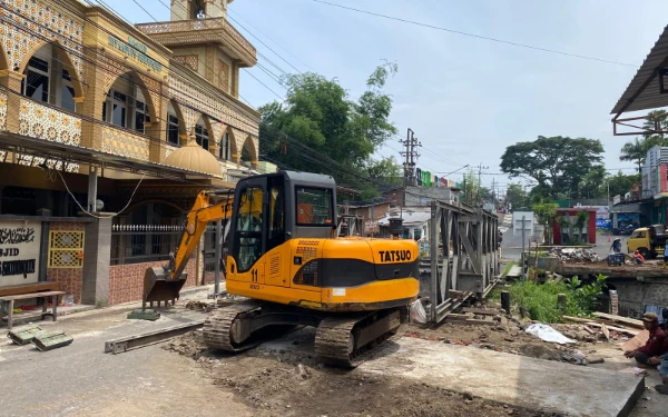 Thumbnail Berita - Warga Kota Malang Harap Sabar! 2 Pekan Lagi Jembatan Bailey Sonokembang Bisa Dilewati