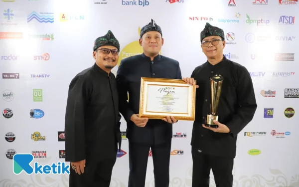 Thumbnail Berita - Raih KPID Jabar Award 2025, Bupati Bandung: Media Punya Kekuatan Beri Pencerahan dan Penggerak Perubahan Sosial