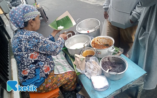 Thumbnail Berita - Incip Rahasia Jenang Madura Kebalen: Sarapan Legendaris Malang yang Bikin Nagih Sejak 1980!