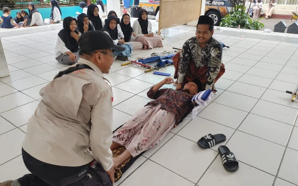 Thumbnail Berita - Santri An-Nur 3 Malang Siap Hadapi Bencana! Simak Latihannya yang Bikin Tangguh