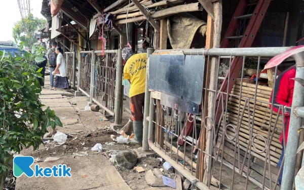 Thumbnail Berita - Progres 15 Persen, Pedagang Pasar Gadang Patungan Bangun Lapak Sementara