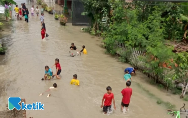 Thumbnail Berita - Banjir di Brebes, Warga Minta Normalisasi Sungai dan Perbaikan Jembatan ‎
