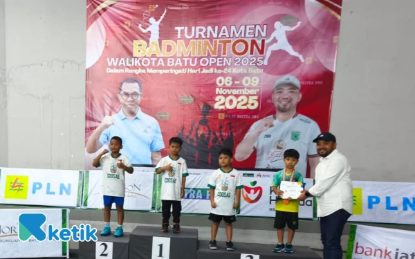 Thumbnail Berita - Sejumlah Atlet Sesalkan Kecilnya Uang Pembinaan Juara Bulutangkis Wali Kota Batu Open
