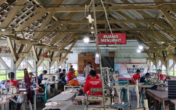 Lapas Pekalongan Garap Pesanan Seragam Sekolah, Bukti Pembinaan Bidang Konveksi Aktif