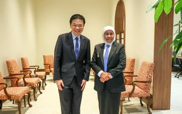 Thumbnail Berita - Gubernur Khofifah Disambut Langsung PM Singapura Lawrence Wong, Arum Sabil: Bukti Jatim Jadi Perhatian Dunia