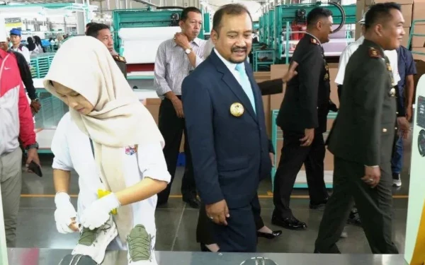 Bupati Pemalang Lepas Ekspor Perdana Sepatu Olahraga PT Longwell ke Amerika Serikat