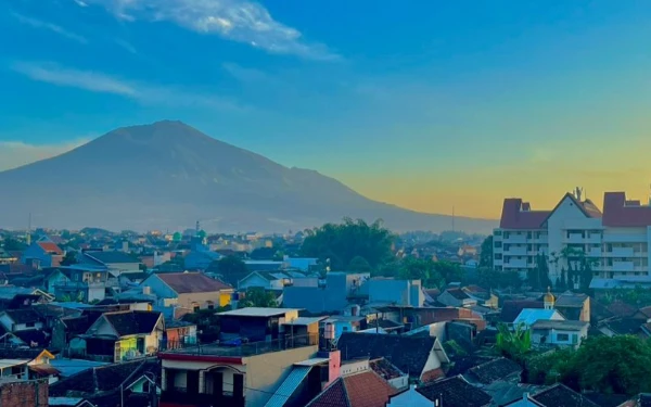 Thumbnail Berita - Bangun dengan Pemandangan Gunung hingga Kota Malang, Ini 3 Hotel dengan View Tercantik