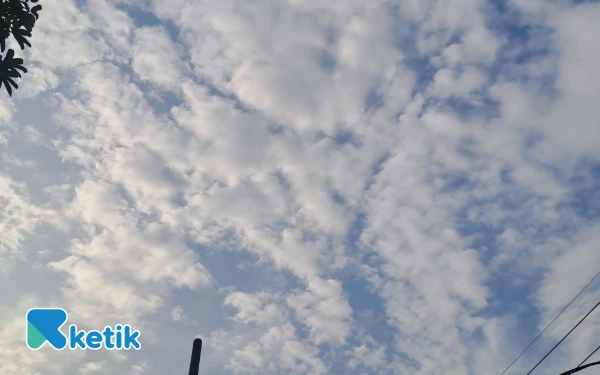 Thumbnail Berita - Cuaca Kota Bandung 14 November 2025 Diprakirakan Berawan, Manado Hujan Ringan