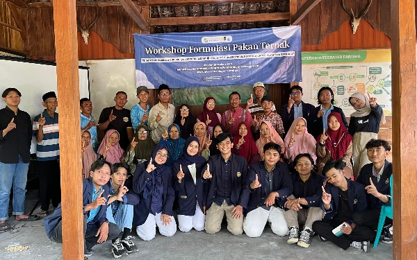 Thumbnail Berita - Dari Kampus untuk Peternak: BEM Unesa Gulirkan Inovasi Pakan Ternak