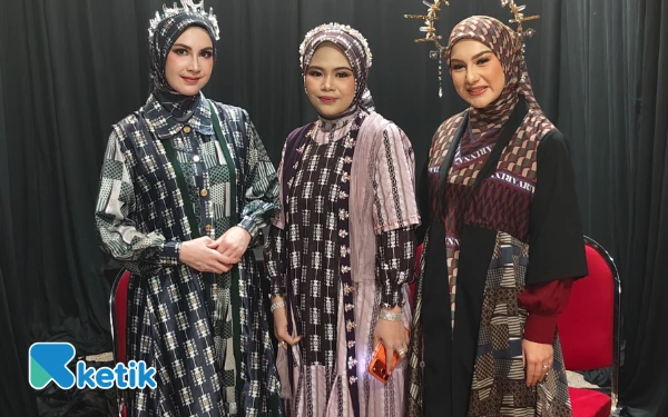 Thumbnail Anggunnya Arumi Bachsin dan Iris Bella Berjalan di Atas Panggung SFP 2025