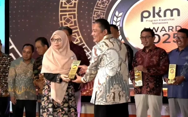 Thumbnail Berita - UMM Sapu Dua Penghargaan PKM 2025, Bukti Pembinaan Riset Berjalan Sistematis