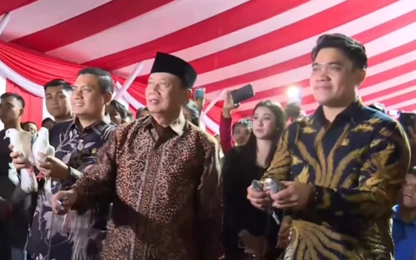 Thumbnail Berita - DPRD Meruwat  Jawa Timur dengan Pecah Kendi dan Lepas 7 Merpati