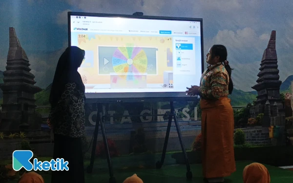 Thumbnail Berita - Sekolah di Gresik Mulai Terapkan Smart TV dalam Pembelajaran