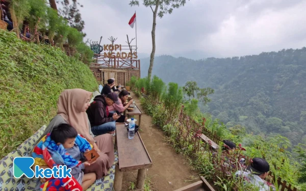 Thumbnail Berita - Singgah di Kopi Ngadas, Spot Nongkrong Sejuk dengan Pemandangan Lereng Bromo