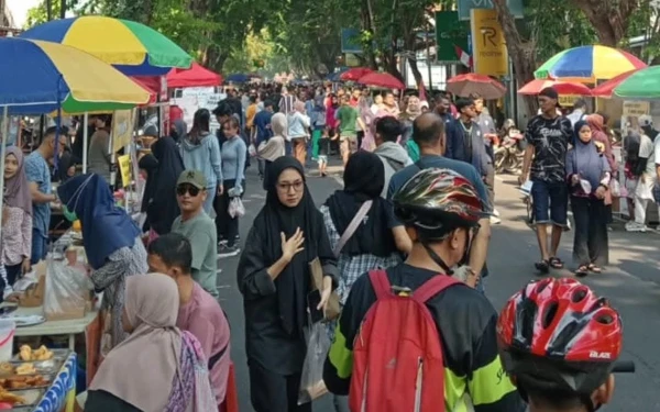 Thumbnail Berita - Oknum Pengelola CFD Gresik Tuai Sorotan, Diduga Buka Praktek Suap Percepatan Antrian Stand