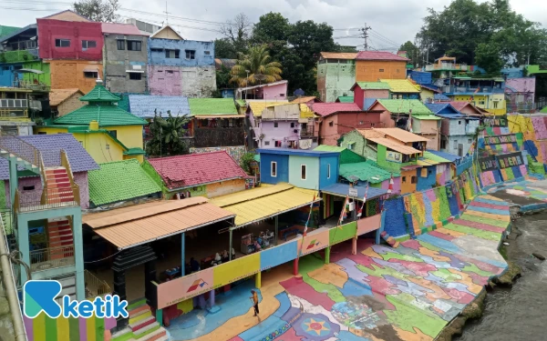 Thumbnail Berita - Pesona Kampung Warna Warni Jodipan Malang Tarik Perhatian Turis Asing