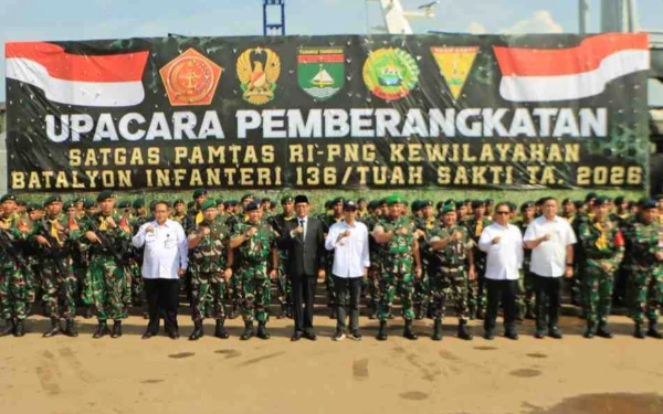 Thumbnail Berita - Beri  Semangat, Ketua DPRD Batam Hadiri Upacara Pelepasan 450 Personel Yonif 136/Tuah Sakti ke Papua