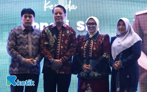 Thumbnail Berita - Zondri Resmi Gantikan Muji Martopo sebagai Kajari Bojonegoro, Bupati Tekankan Sinergi Cegah Korupsi