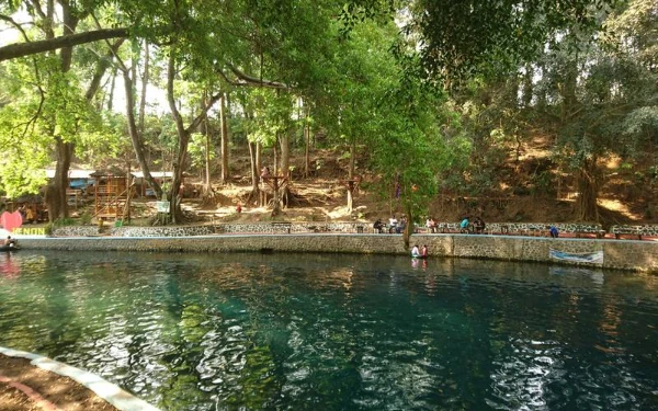 Thumbnail Berita - 3 Pemandian Air Alami di Malang yang Paling Jernih dan Menyegarkan, Wajib Masuk Bucket List!