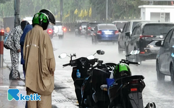 Thumbnail Berita - Cuaca Kota Padang 21 November 2025 Diprakirakan Hujan Ringan, Begitupun Semarang