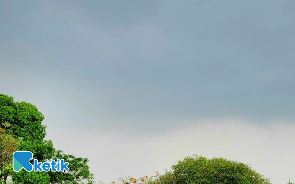 Thumbnail Berita - Cuaca Kota Surabaya 21 November 2025 Diprakirakan Hujan Ringan, Begitu Juga Kota Mojokerto