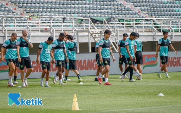 Thumbnail Berita - Jelang Persebaya vs Arema FC, Eduardo Perez Tak Mau Banyak Bicara