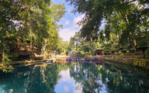 Thumbnail Berita - Sumber Jenon, Oase Air Bening Alami di Tajinan Malang dengan Fosil Pohon Jenu yang Menakjubkan