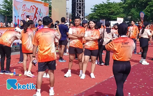 Thumbnail Meriahkan HUT ke-80 Jatim, 6.000 Pelari Padati Playon Gayeng Tulungagung