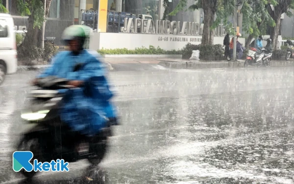 Thumbnail Berita - Cuaca Kota Jakarta 24 November 2025 Berawan, Medan Hujan Ringan