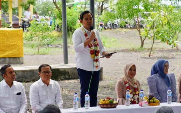Thumbnail Berita - Buah Tangan Dingin Gus Fawait, Penerbangan dari Jember Bisa Landing di Halim Perdanakusuma