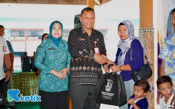 Thumbnail Berita - Cegah Stunting, Bakorwil I Madiun Salurkan PMT Bergizi di Kabupaten Madiun