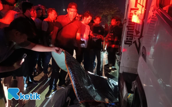 Thumbnail Berita - Diduga Ditusuk Pemalak, Sopir Truk Asal Lampung Tewas di Lampu Merah Macan Lindungan