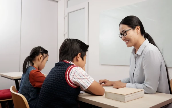 Thumbnail Berita - Menghayati ‘Hymne Guru’: Profil Sartono dan Lirik Lengkap Lagu Penghormatan untuk Pendidik