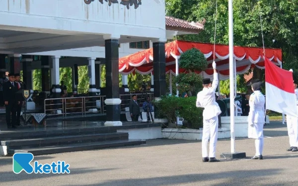 Thumbnail Berita - Peringatan HGN 2025 Tingkat Pemalang, Kemendkdasmen Beri Beasiswa S1 Bagi 12.500 Guru