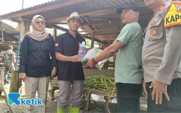 Thumbnail Berita - Jadi Jalur Lintasan Ternak, DKPP Pacitan Perkuat Deteksi Dini Antraks Lewat Vaksinasi Massal