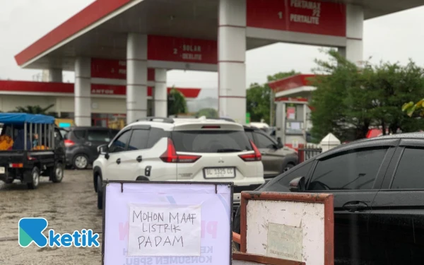 Listrik Padam Sebabkan SPBU di Abdya Lumpuh, Warga Antre Panjang untuk Isi BBM
