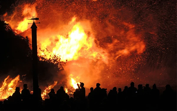 Kebakaran Hebat di Hongkong: Petugas Damkar Gugur, Ratusan Warga Dievakuasi